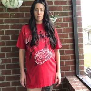 NHL Ragged Red Wings Worn in Holey Tee Shirt Lrg